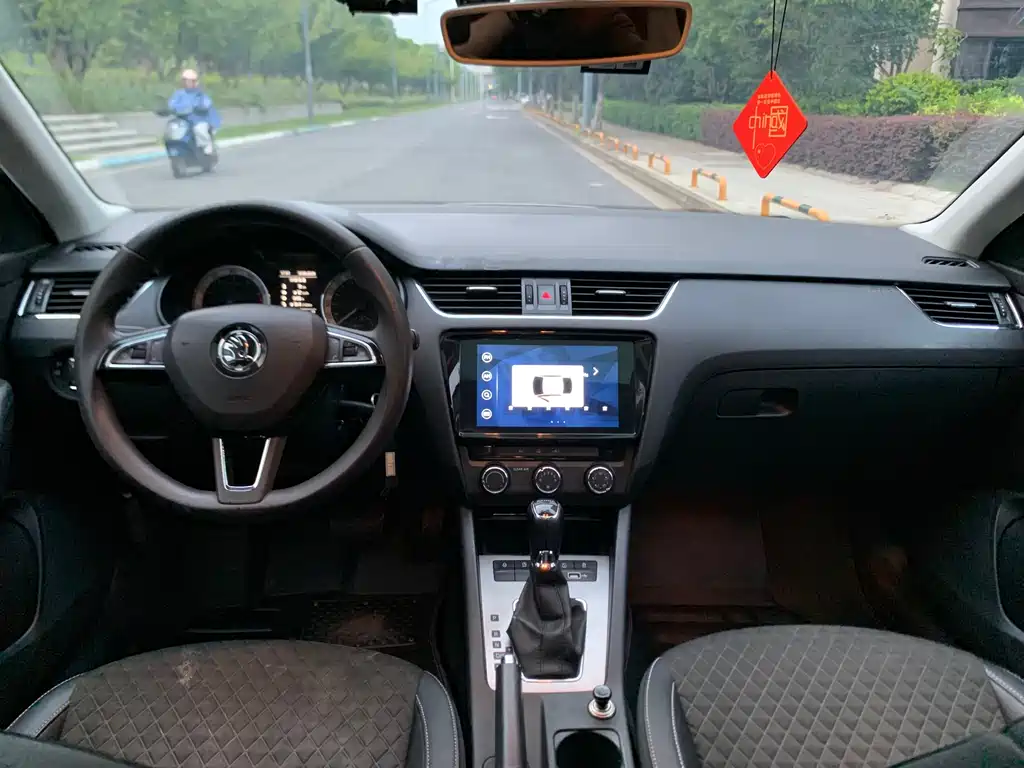 Skoda Octavia — фото 10