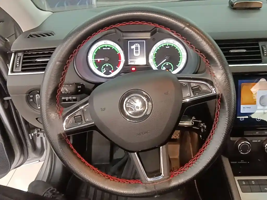 Skoda Octavia — фото 11