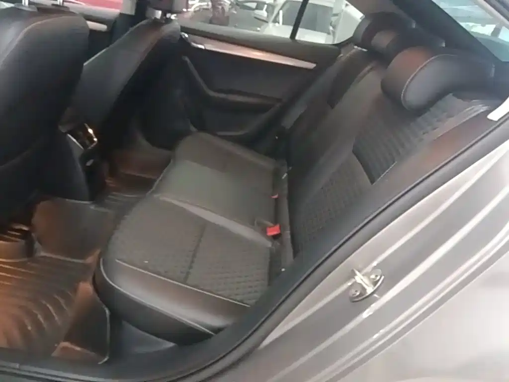 Skoda Octavia — фото 17