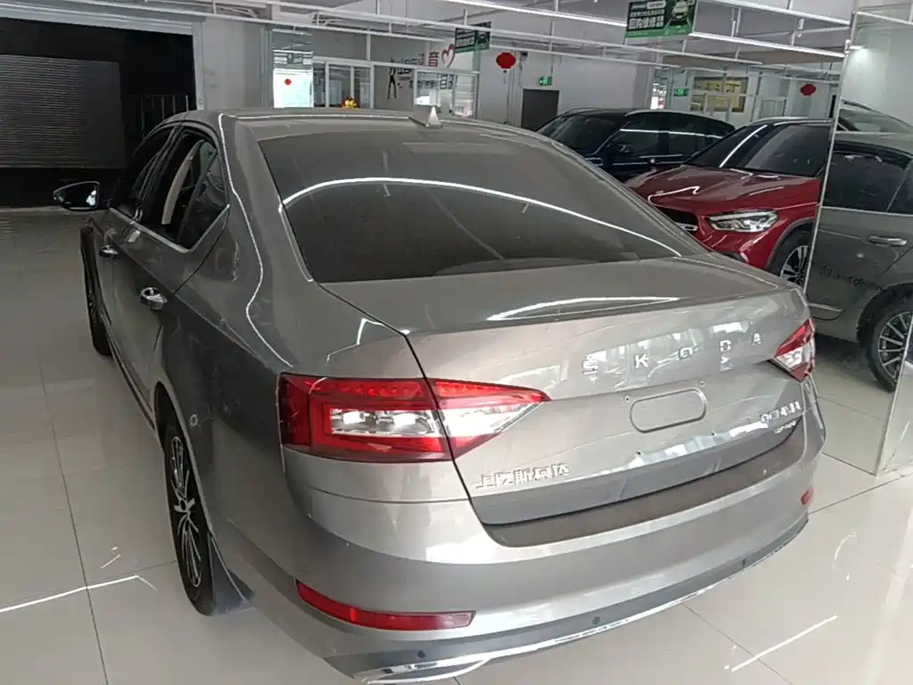 Skoda Octavia — фото 5