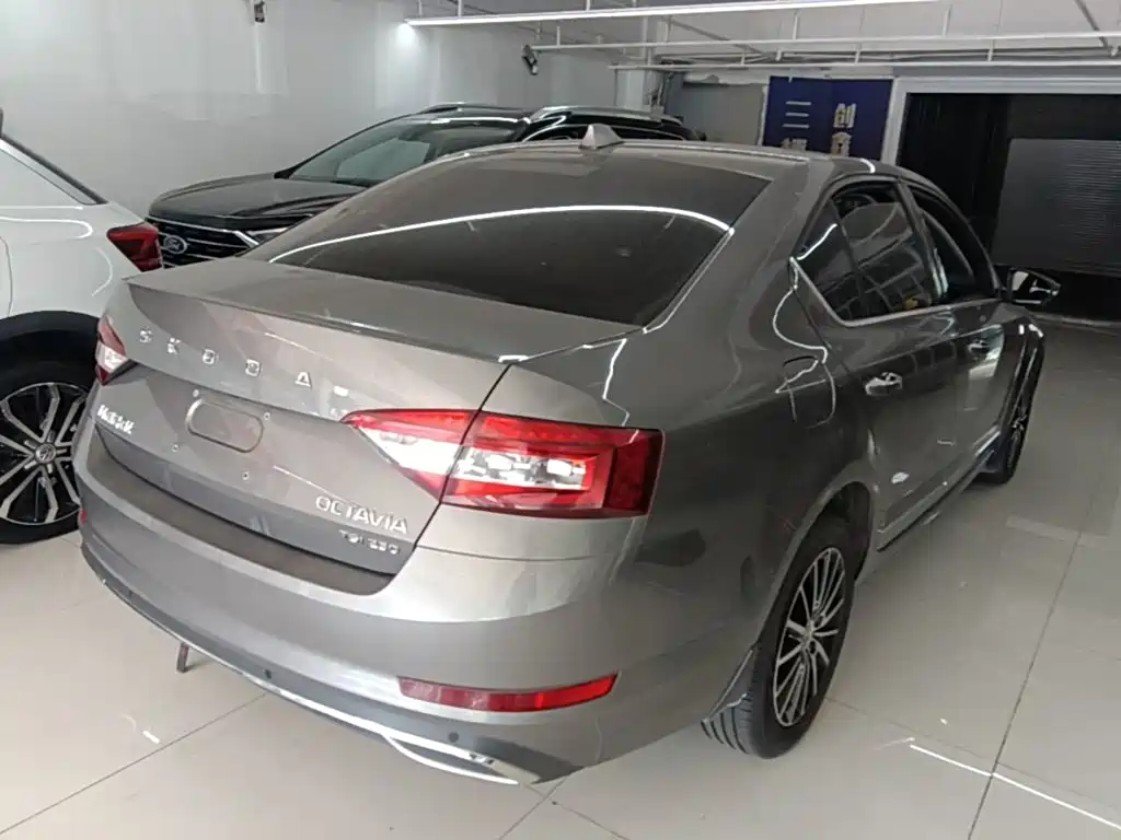 Skoda Octavia — фото 7