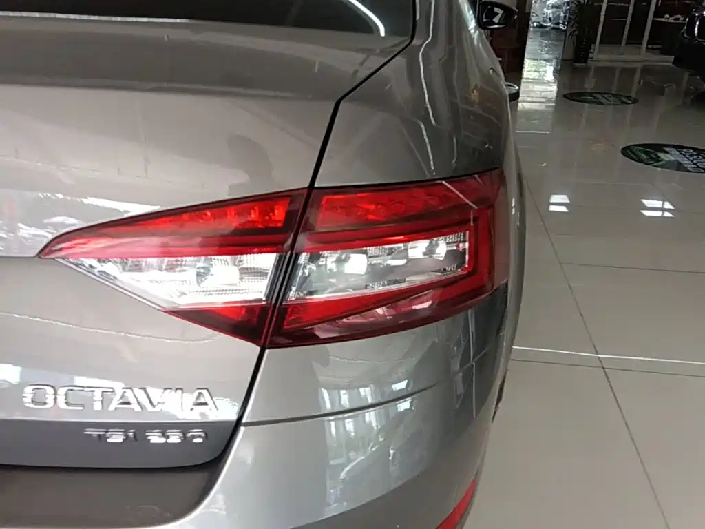 Skoda Octavia — фото 8