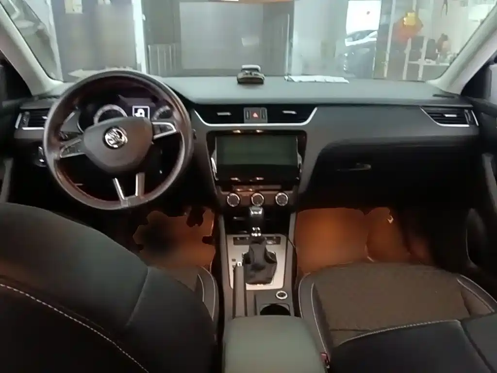 Skoda Octavia — фото 10
