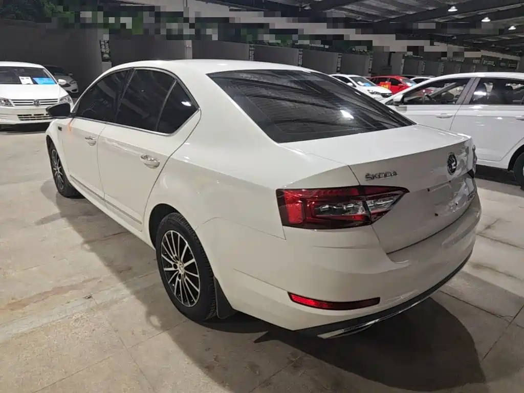 Skoda Octavia — фото 5