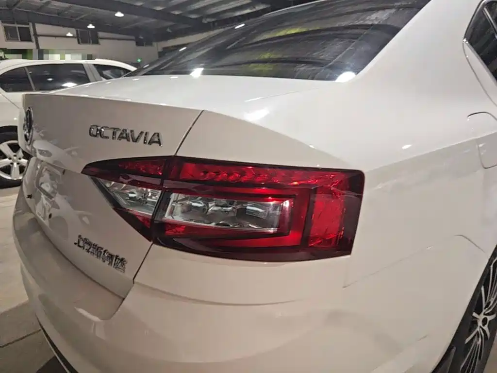 Skoda Octavia — фото 8