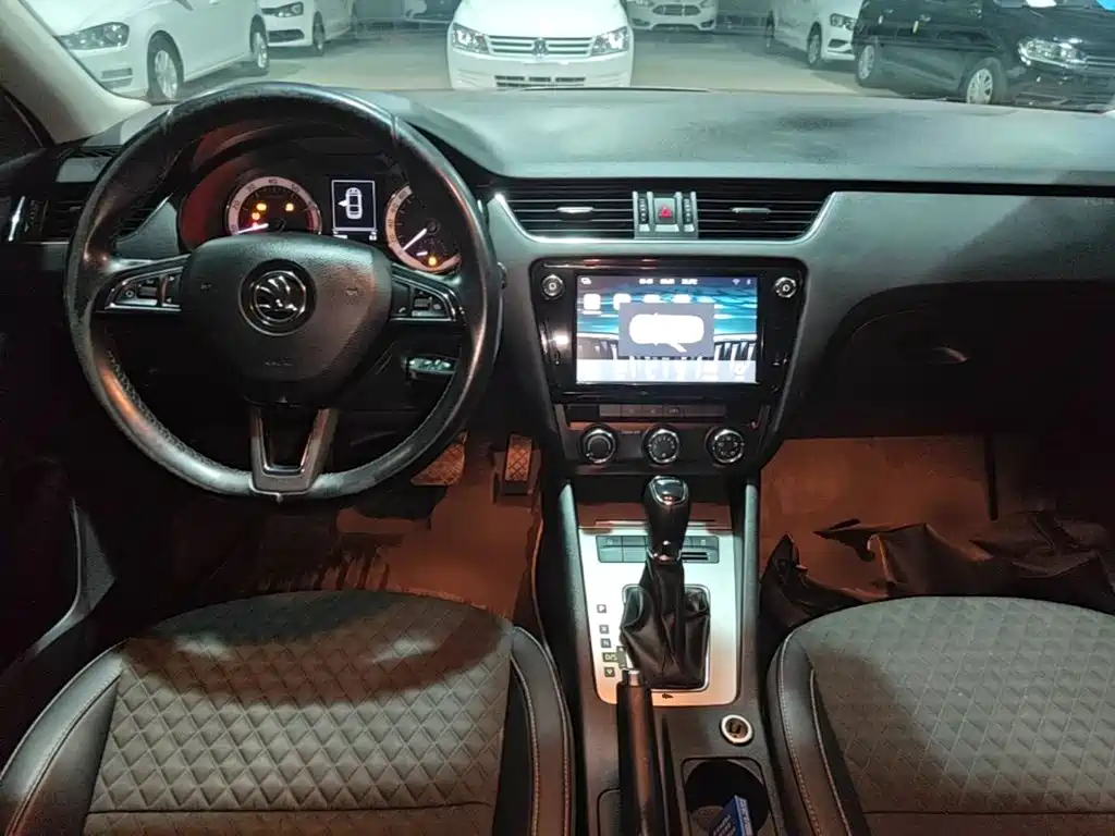 Skoda Octavia — фото 10