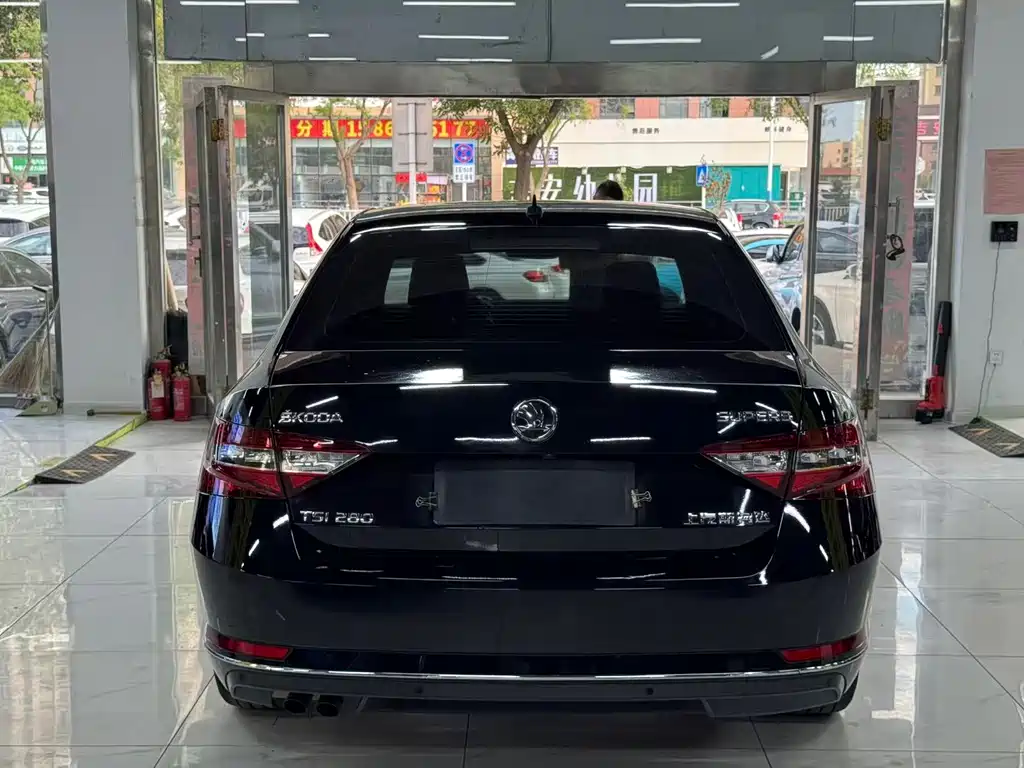 Skoda Superb — фото 4