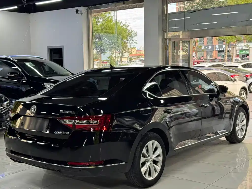 Skoda Superb — фото 6