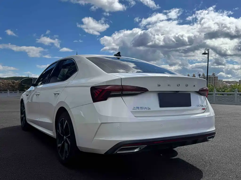 Skoda Octavia — фото 4