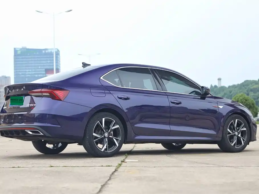 Skoda Octavia — фото 5