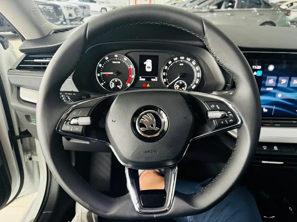 Skoda Octavia — фото 5
