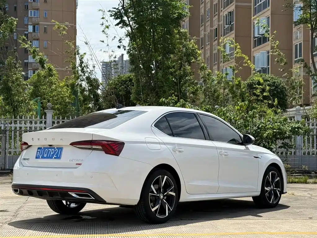 Skoda Octavia — фото 5