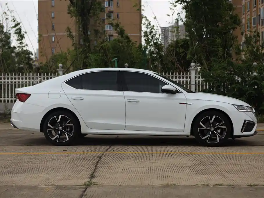 Skoda Octavia — фото 4