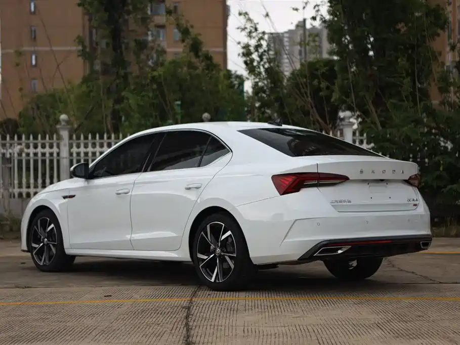 Skoda Octavia — фото 8