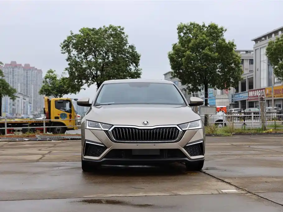 Skoda Octavia — фото 2