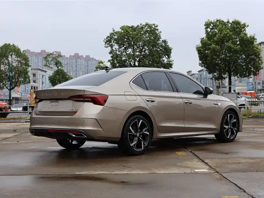 Skoda Octavia — фото 11