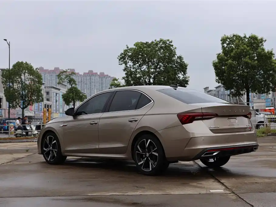 Skoda Octavia — фото 13