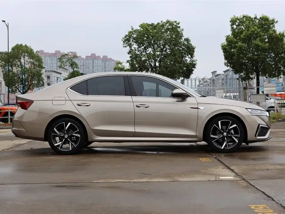 Skoda Octavia — фото 10