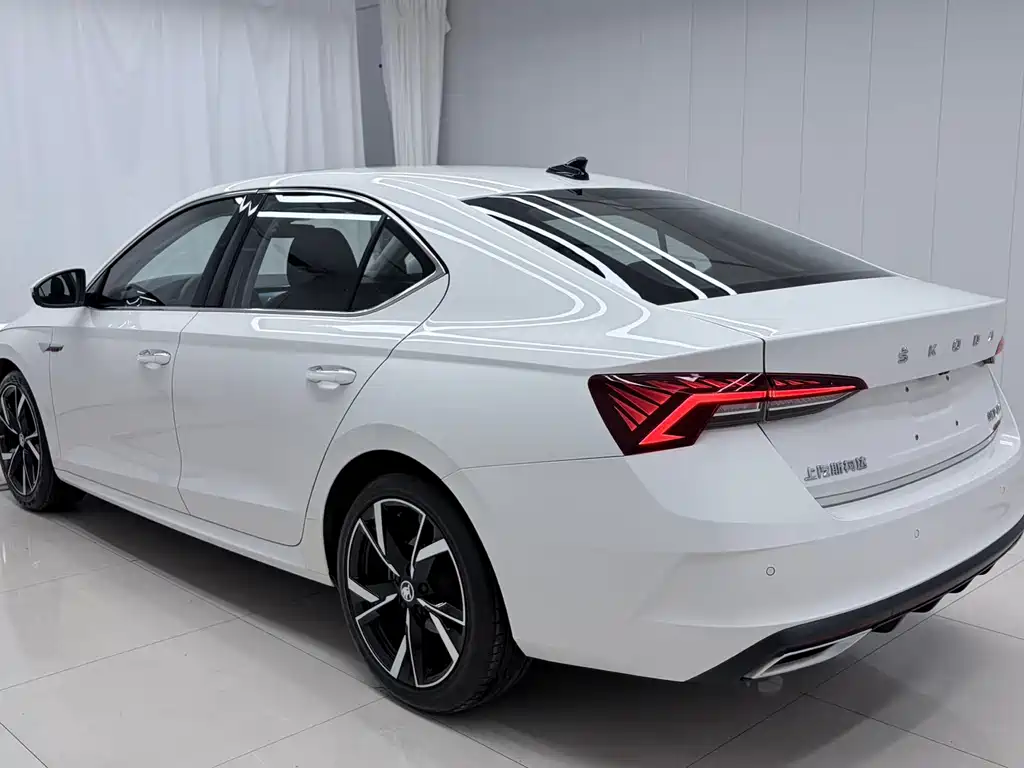 Skoda Octavia — фото 5