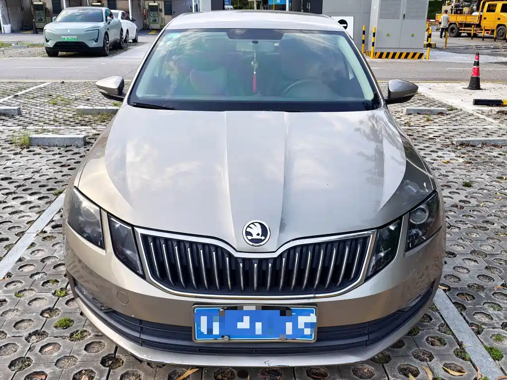 Skoda Octavia — фото 2