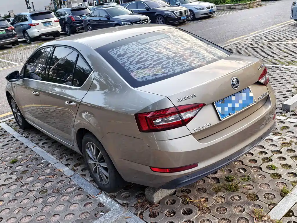 Skoda Octavia — фото 4