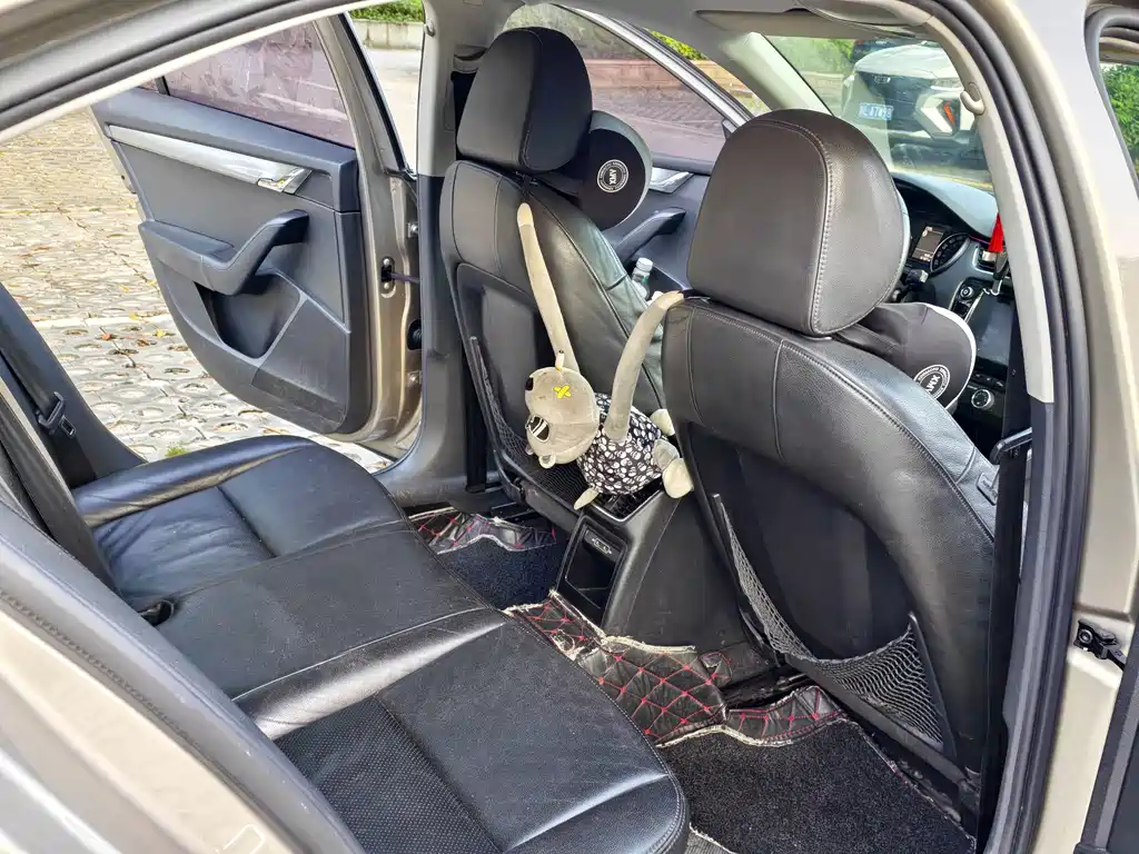 Skoda Octavia — фото 7