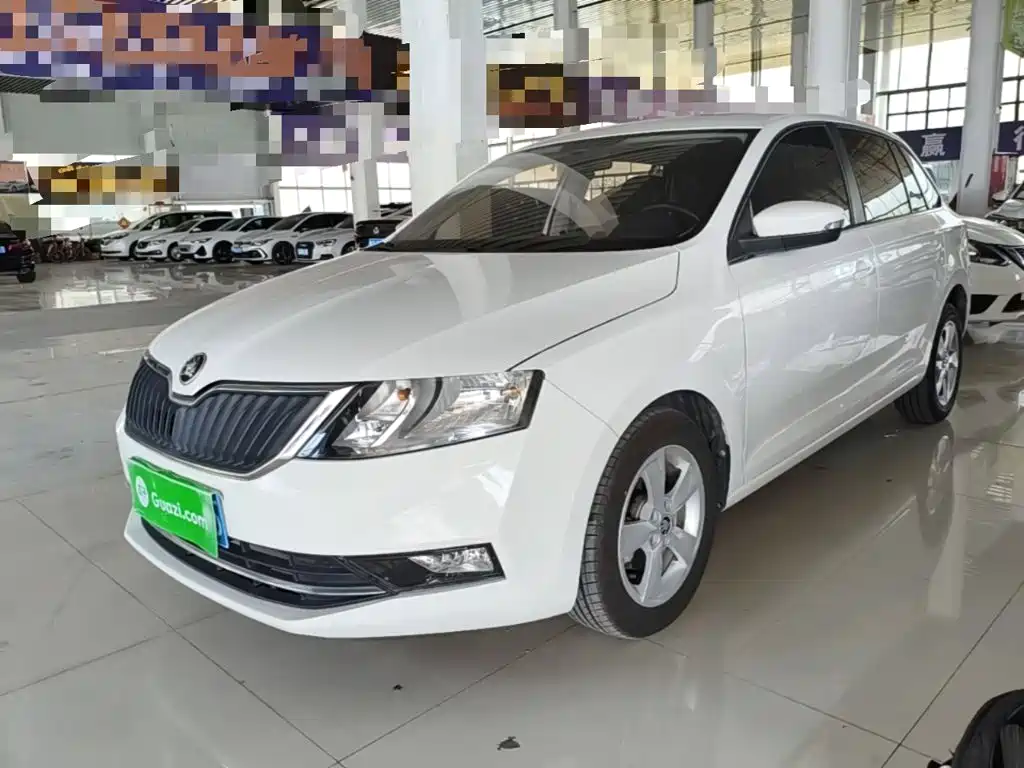 Skoda Rapid Spaceback — фото 2