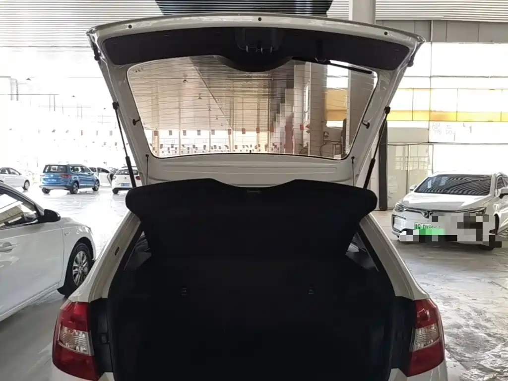 Skoda Rapid Spaceback — фото 19