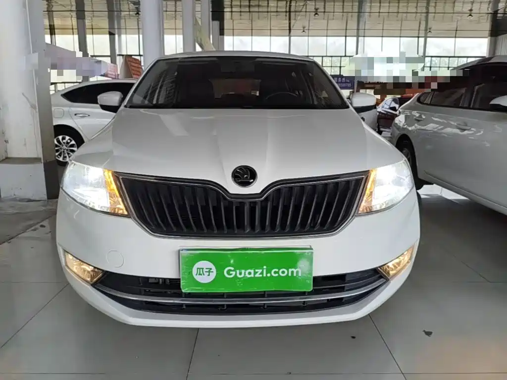 Skoda Rapid Spaceback — фото 3