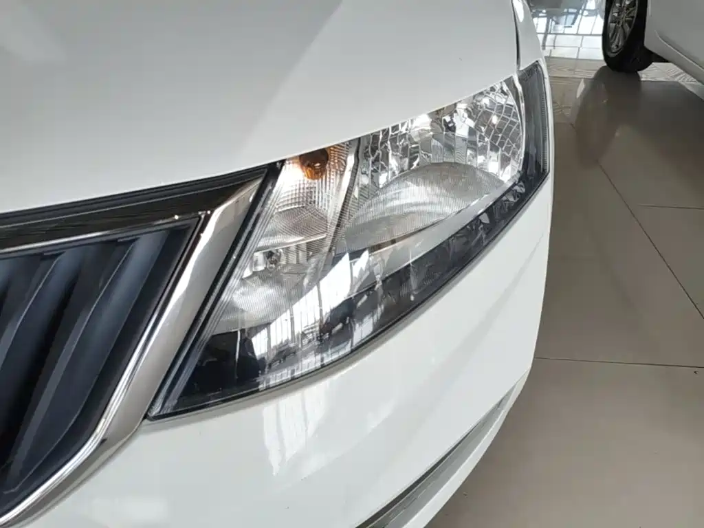 Skoda Rapid Spaceback — фото 24