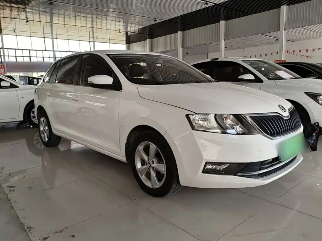 Skoda Rapid Spaceback — фото 4
