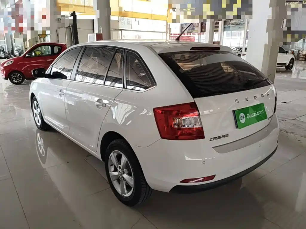 Skoda Rapid Spaceback — фото 5
