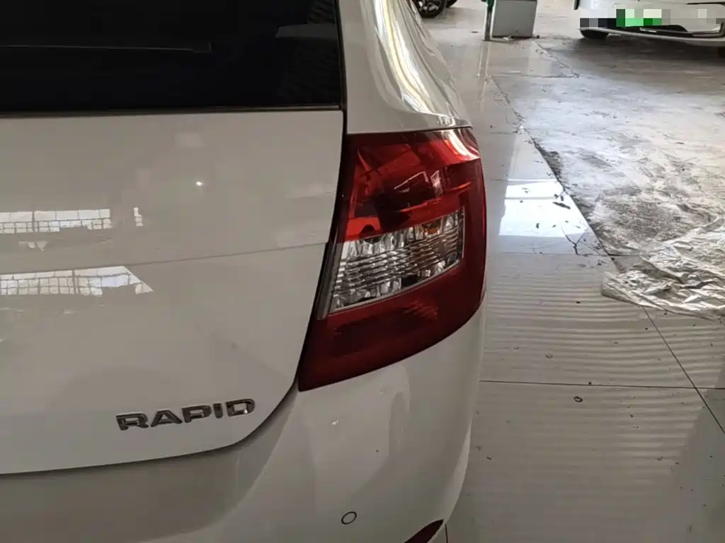 Skoda Rapid Spaceback — фото 8