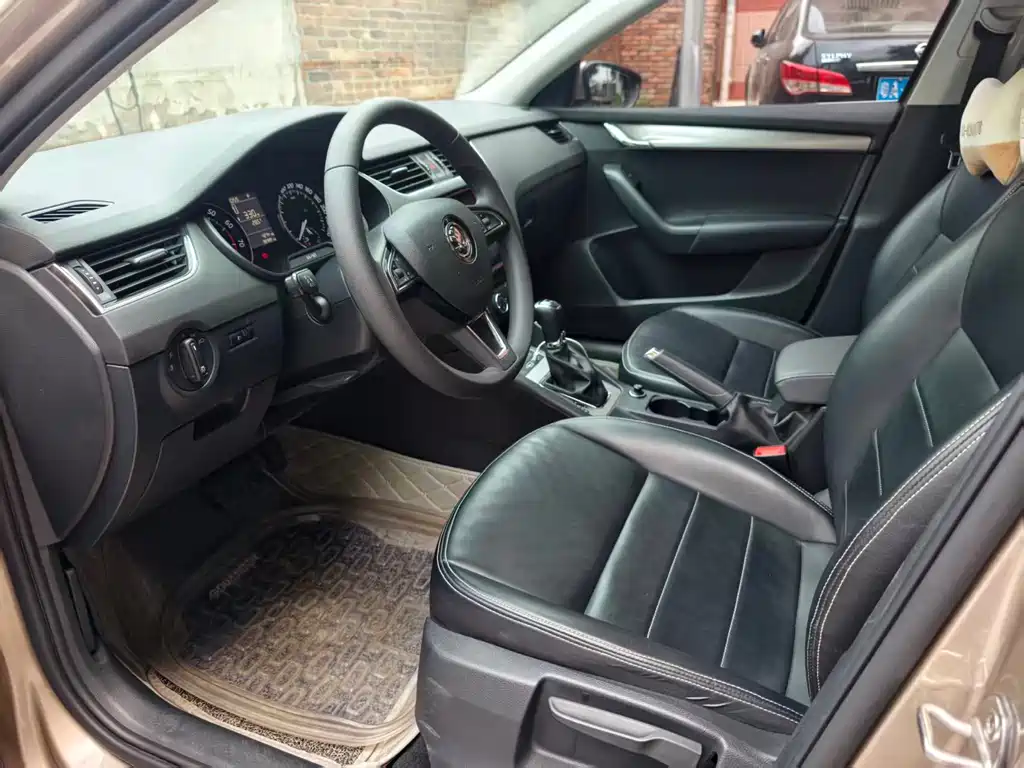 Skoda Octavia — фото 11