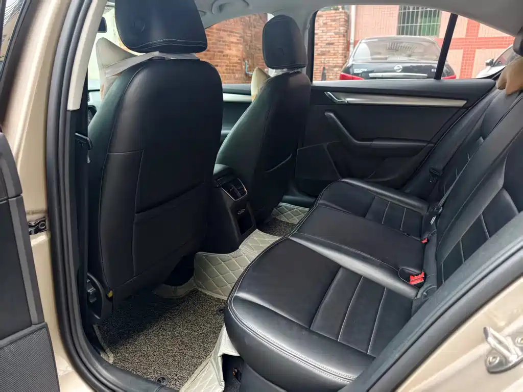 Skoda Octavia — фото 12