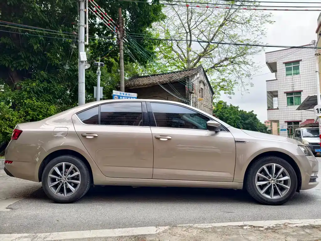 Skoda Octavia — фото 4