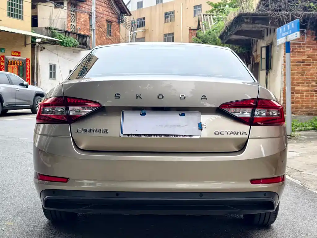 Skoda Octavia — фото 5