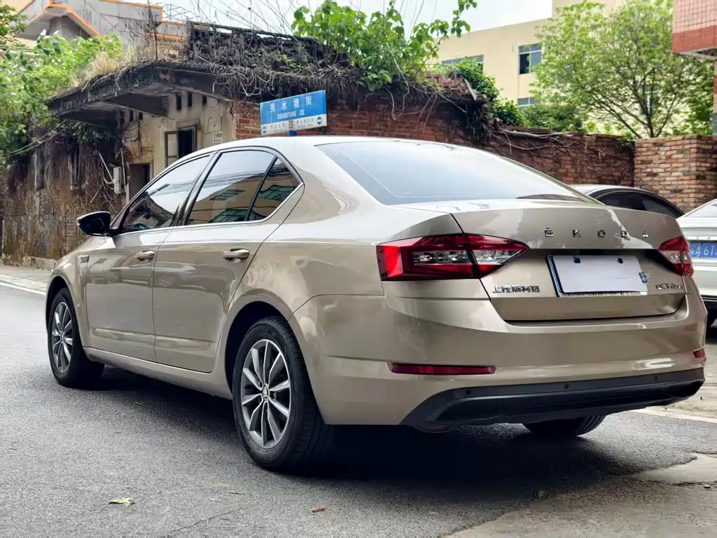 Skoda Octavia — фото 6