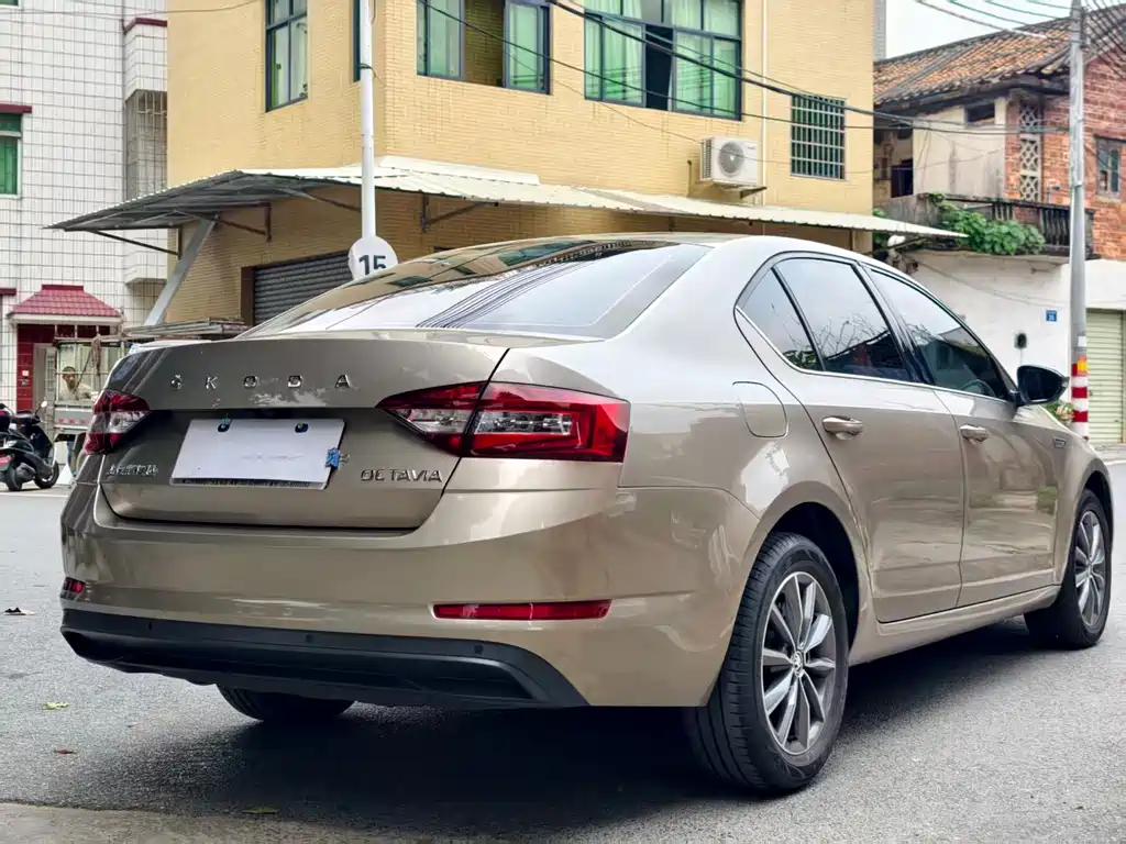 Skoda Octavia — фото 7