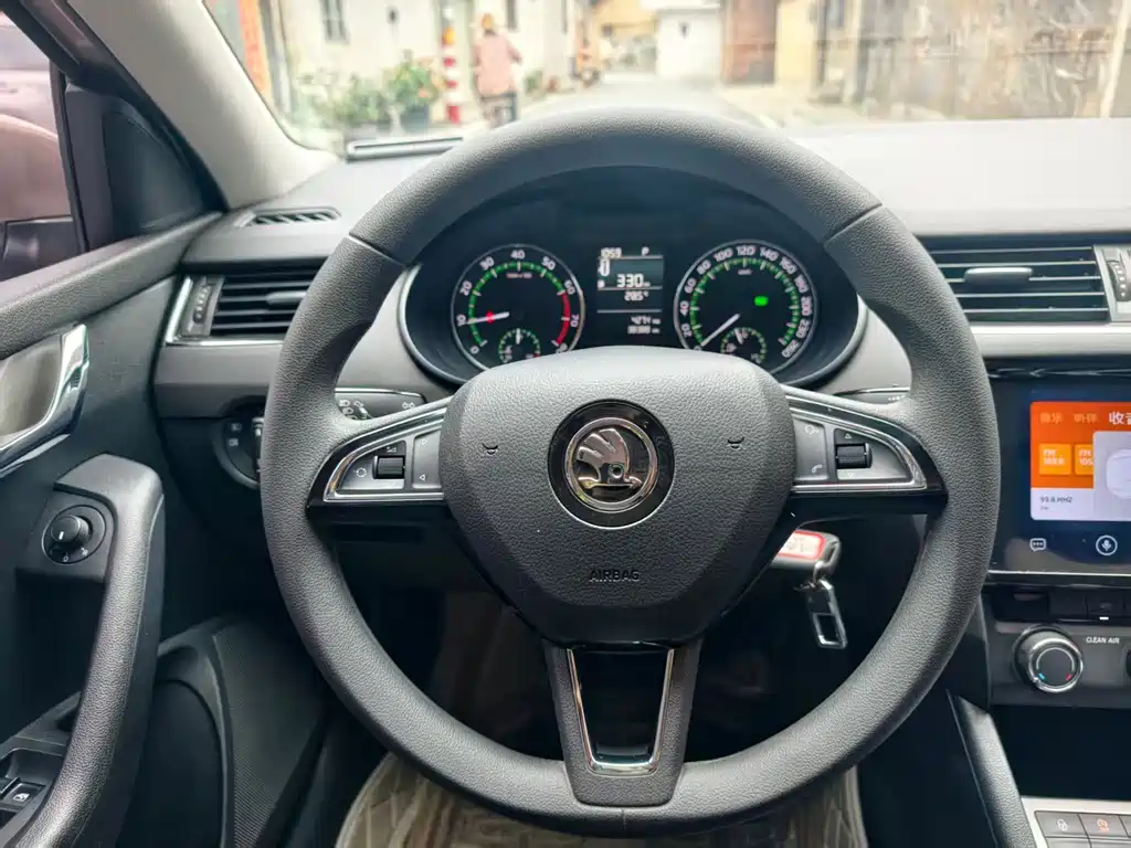 Skoda Octavia — фото 8
