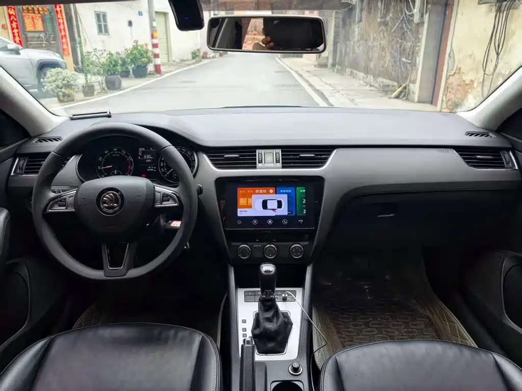 Skoda Octavia — фото 10