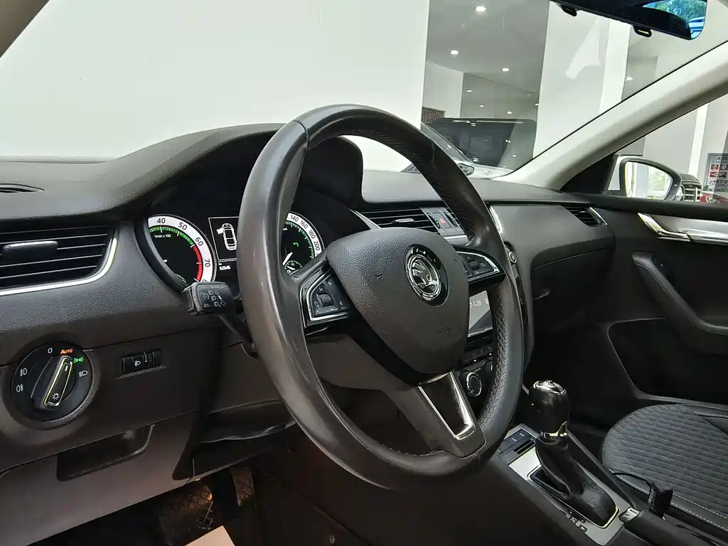 Skoda Octavia — фото 14