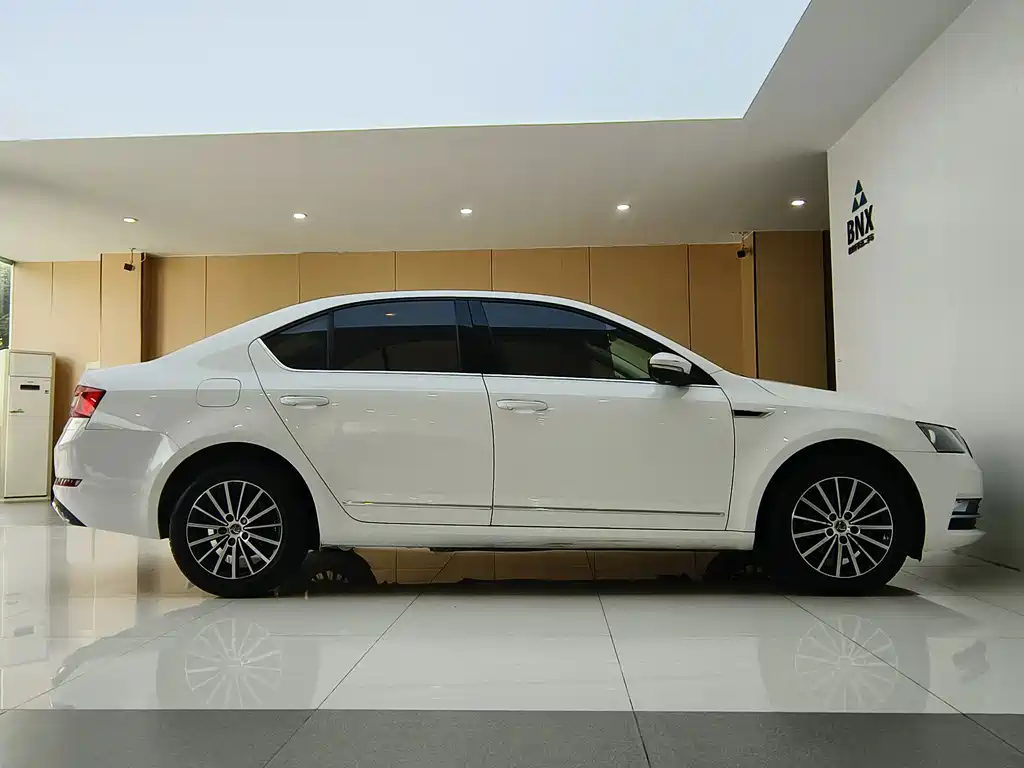 Skoda Octavia — фото 3