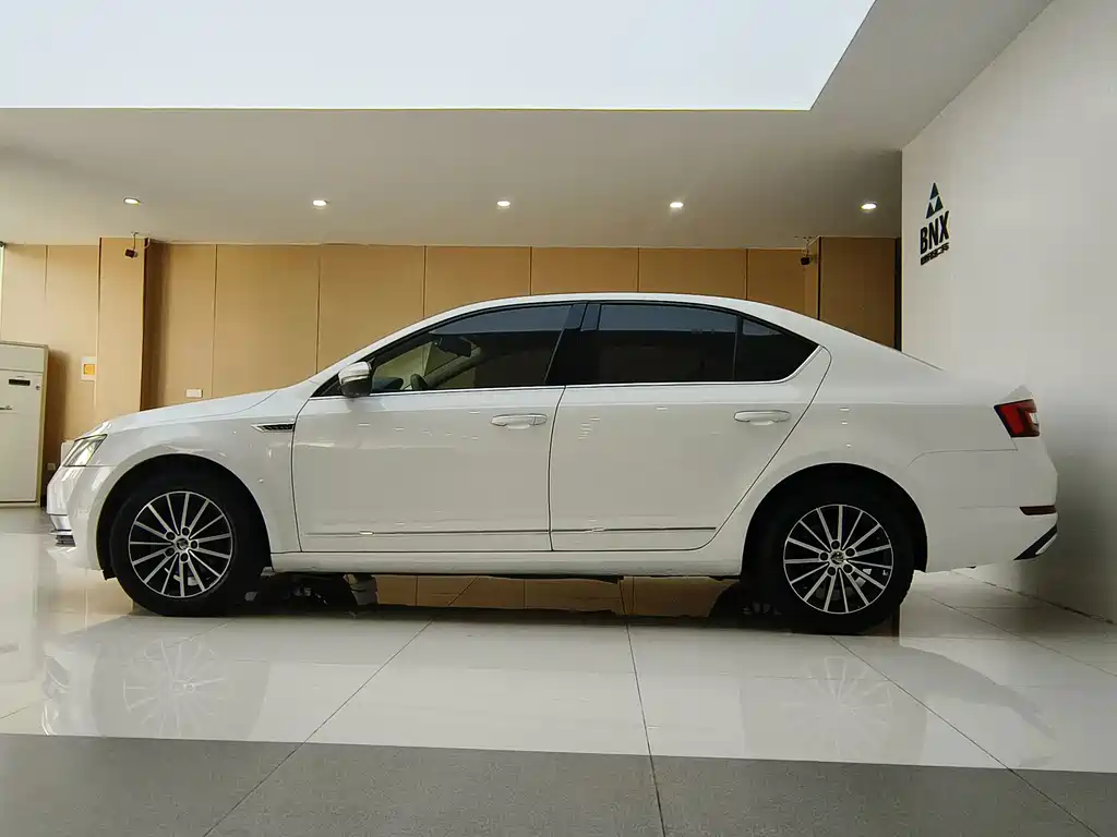 Skoda Octavia — фото 4