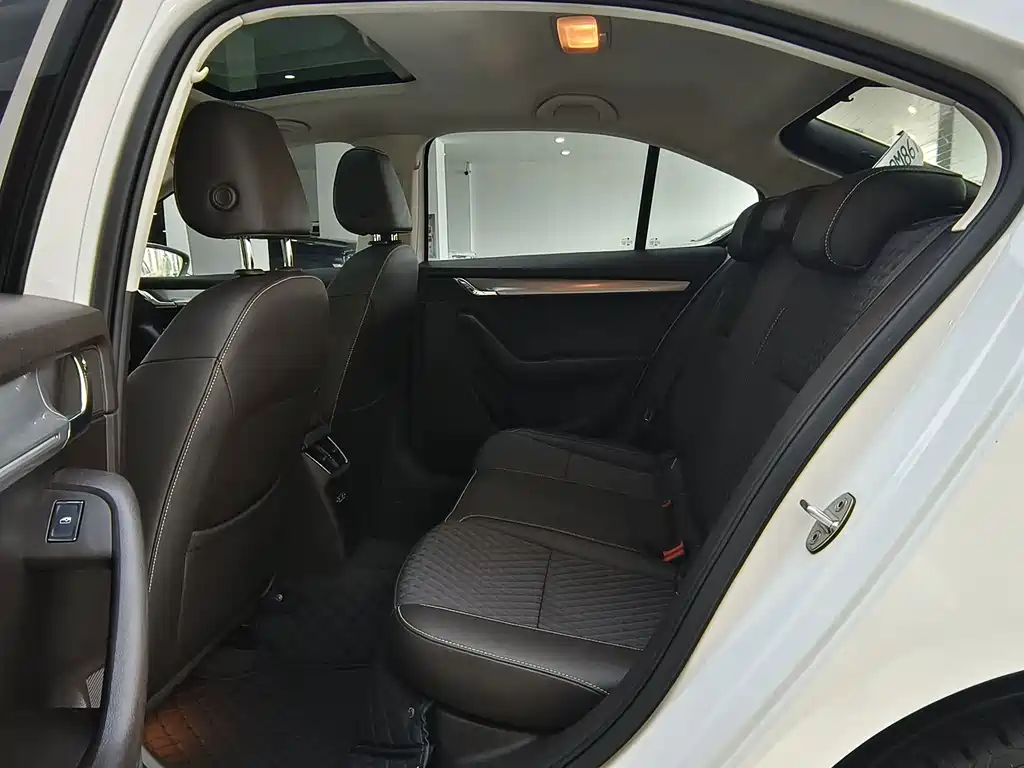 Skoda Octavia — фото 10