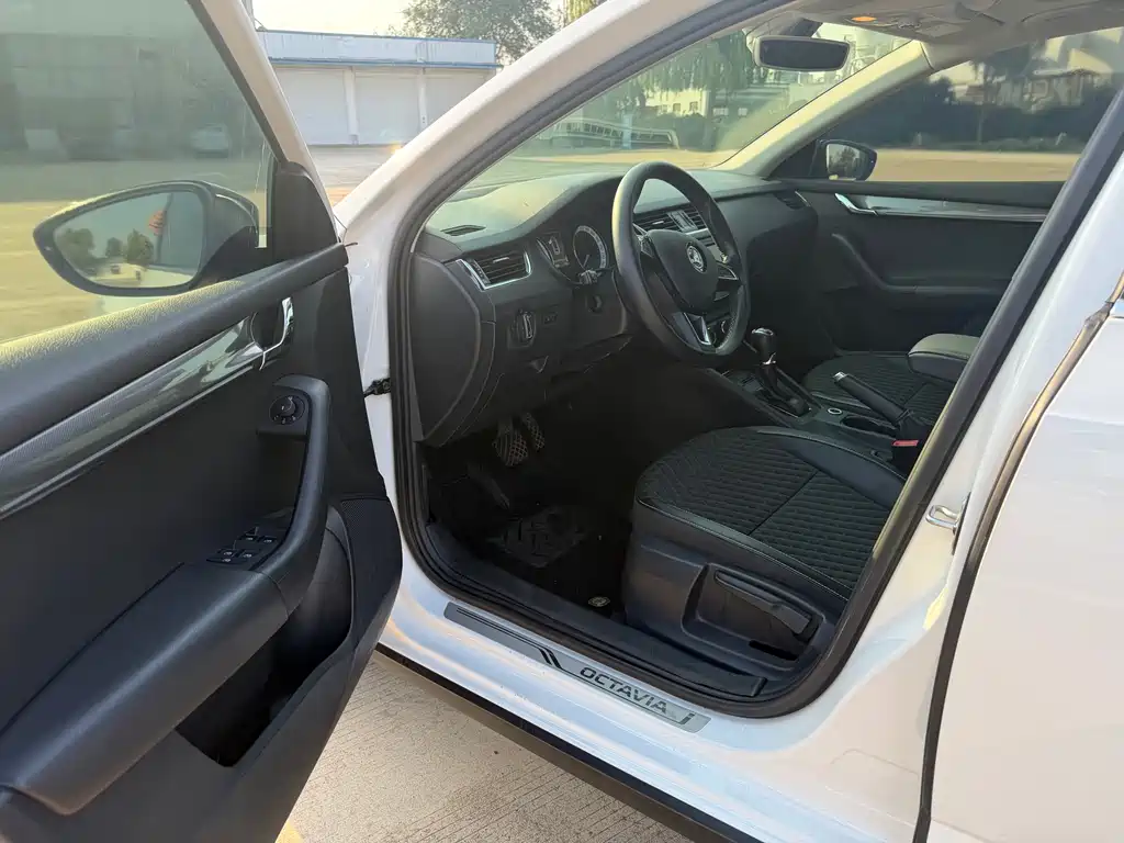 Skoda Octavia — фото 7
