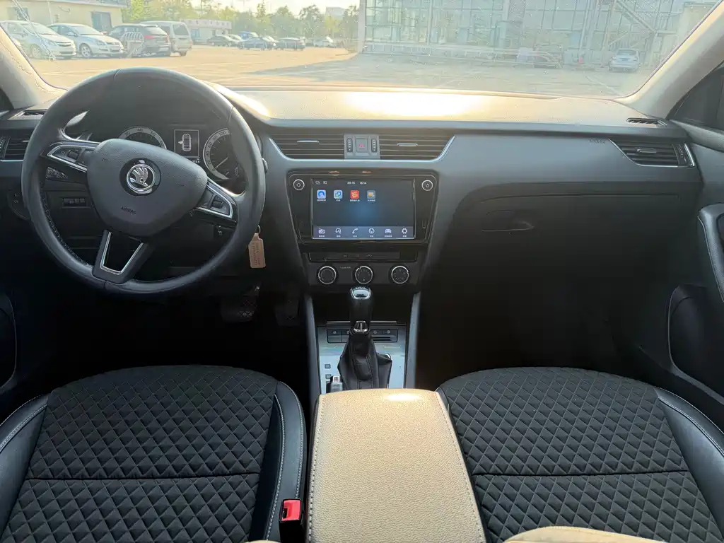 Skoda Octavia — фото 8