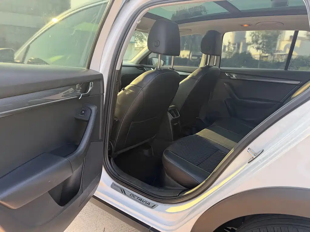 Skoda Octavia — фото 9