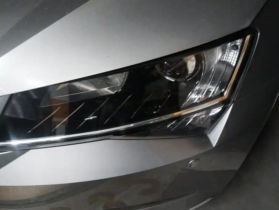 Skoda Superb — фото 5