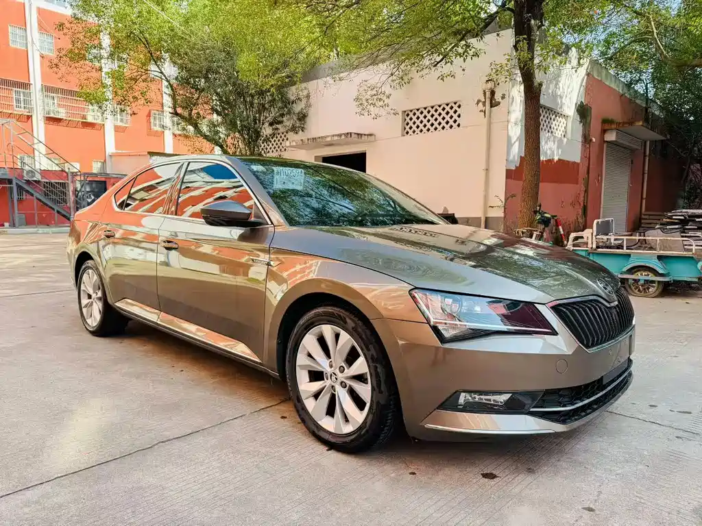 Skoda Superb — фото 3